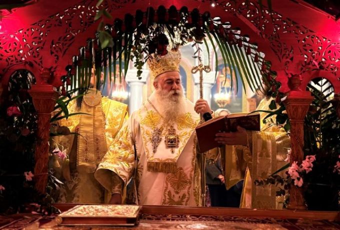 Σε κατανυκτική ατμόσφαιρα η Ακολουθία και η περιφορά των Επιταφίων στην Κόρινθο